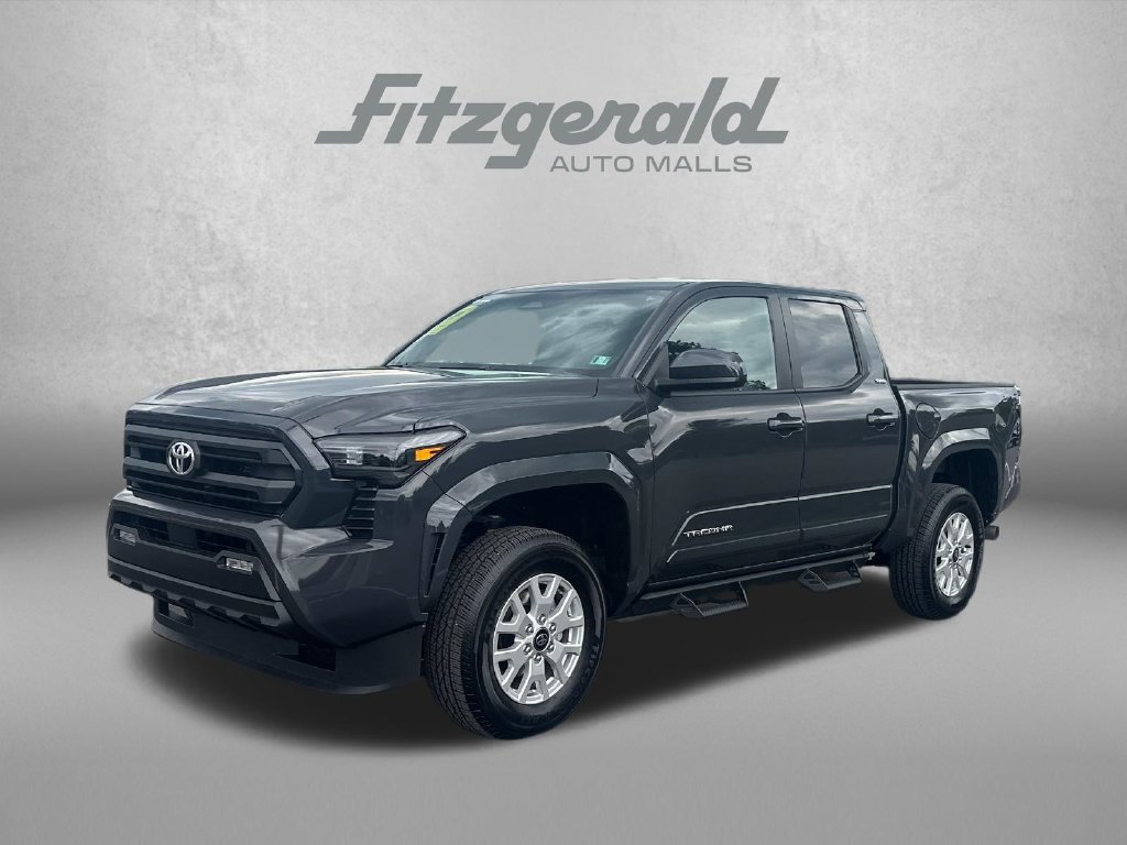 Used 2025 Toyota Tacoma SR5 AWD/4WD image 3