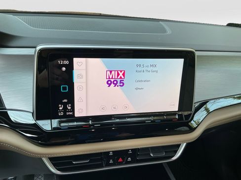 New 2026 Volkswagen Atlas Cross Sport SE image 16