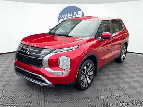 New 2025 Mitsubishi Outlander SE image 3