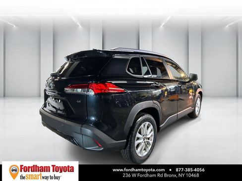Used 2025 Toyota Corolla Cross LE image 4