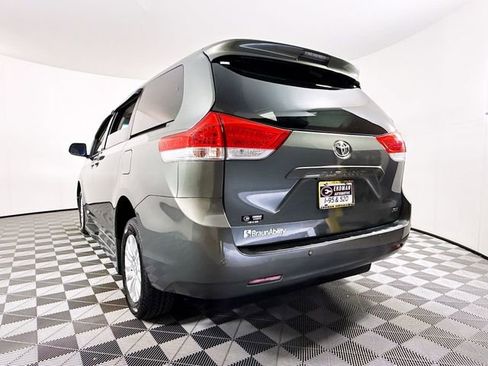 Used 2013 Toyota Sienna XLE image 21