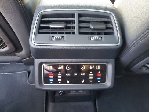 Used 2024 Audi Q8 e-tron Premium Plus image 11