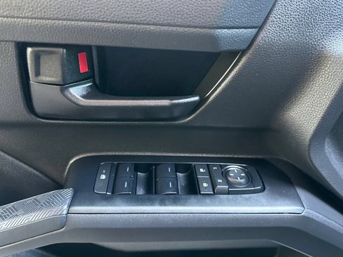 Certified 2025 Toyota Tacoma SR5 AWD/4WD image 11