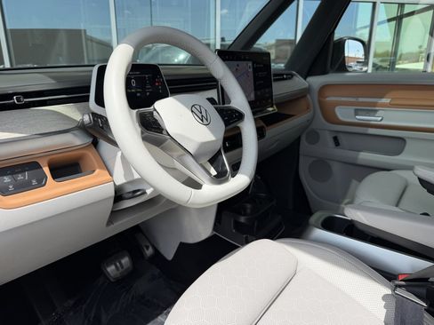 Used 2025 Volkswagen ID. Buzz 1st Edition RWD image 32