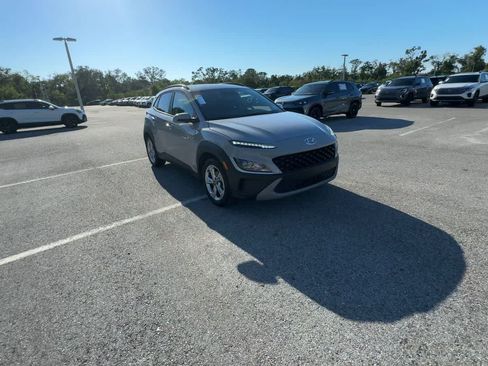 Used 2022 Hyundai Kona SEL FWD image 2