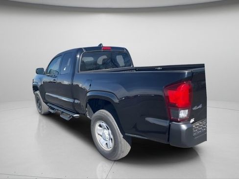 Used 2020 Toyota Tacoma SR image 9
