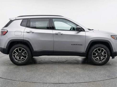 Used 2025 Jeep Compass Trailhawk w/ Trailer Tow Group AWD/4WD image 11