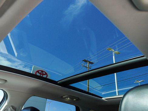 Used 2022 Kia Sorento EX w/ Panoramic Sunroof Package image 22