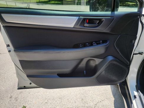 Used 2019 Subaru Outback 2.5i AWD/4WD image 15