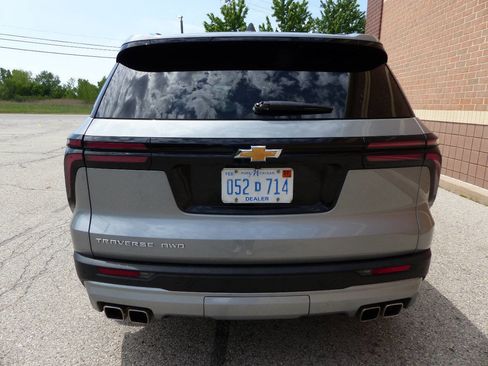 Used 2025 Chevrolet Traverse LT w/ LPO, Floor Liner Package AWD/4WD image 8