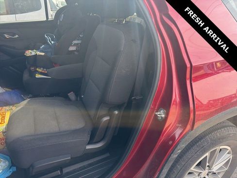Used 2023 Chevrolet Traverse LT image 10