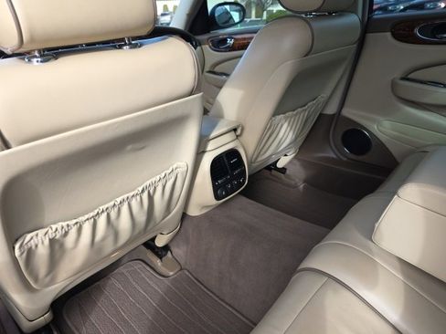 Used 2007 Jaguar XJ8 image 33