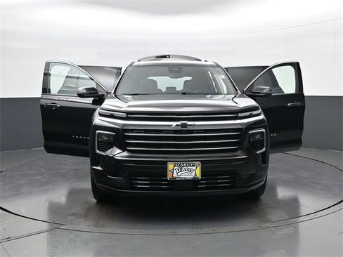 Certified 2025 Chevrolet Traverse High Country w/ LPO, Floor Liner Package image 32