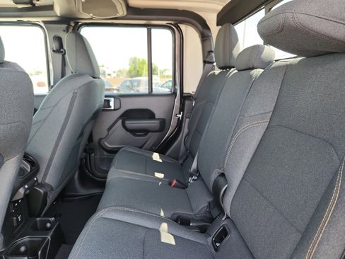 New 2025 Jeep Gladiator Willys image 18