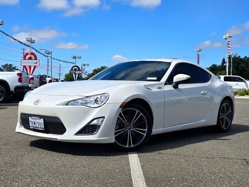 Used 2015 Scion FR-S image 3