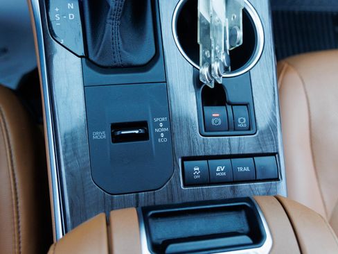 Used 2021 Toyota Highlander Platinum image 28