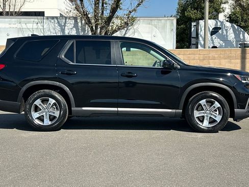 Certified 2025 Honda Pilot EX-L image 3