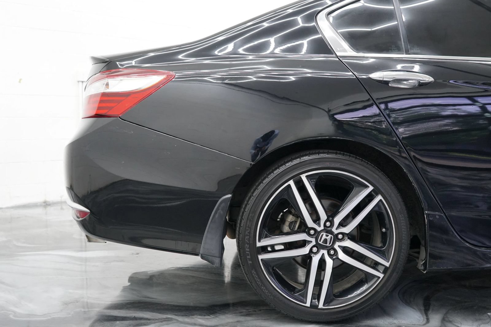 Used 2017 Honda Accord Sport image 7