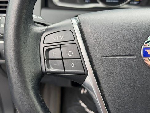 Used 2016 Volvo XC60 T5 Premier w/ Proximity Package image 18