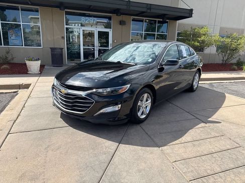 Used 2021 Chevrolet Malibu LS FWD image 2