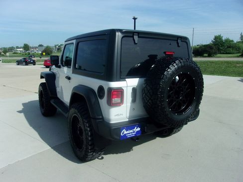 Used 2020 Jeep Wrangler Sport AWD/4WD image 7