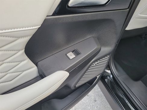 Used 2025 Mitsubishi Outlander SEL image 12