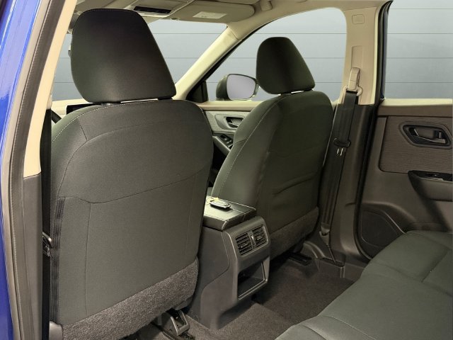 Used 2023 Nissan Rogue S AWD/4WD image 30
