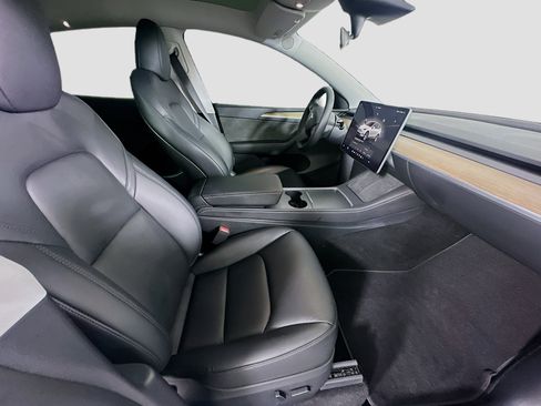 Used 2023 Tesla Model Y Long Range AWD/4WD image 30