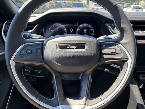 New 2026 Jeep Grand Cherokee Limited AWD/4WD image 11