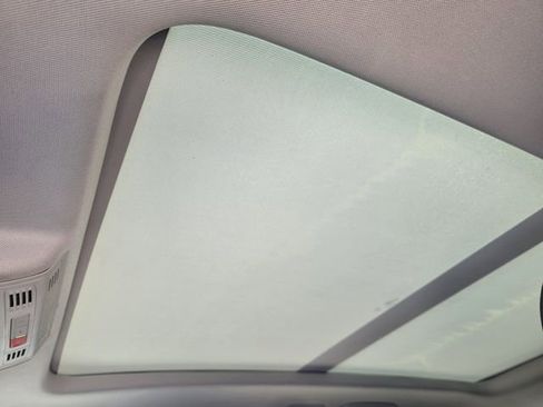 Used 2024 Volkswagen Taos SEL image 22