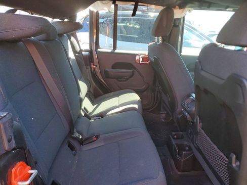 Used 2024 Jeep Gladiator Rubicon w/ Technology Group AWD/4WD image 6