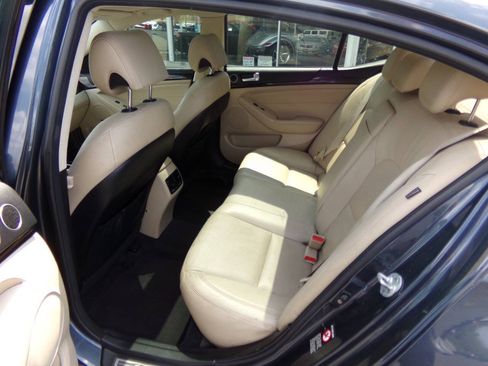 Used 2015 Kia Cadenza Premium w/ Luxury Package FWD image 16