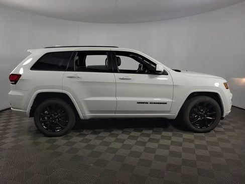 Used 2020 Jeep Grand Cherokee Altitude AWD/4WD image 11