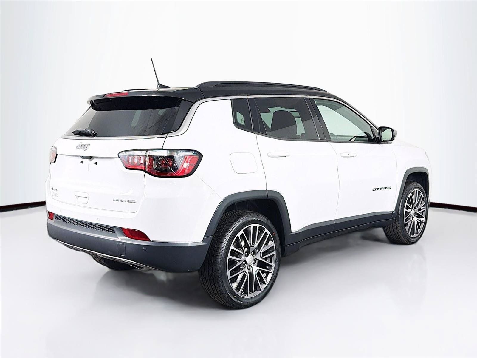 Used 2023 Jeep Compass Limited w/ Elite Group AWD/4WD image 11