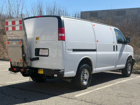 Used 2021 Chevrolet Express 3500 w/ Driver Convenience Package image 8