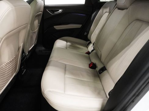 Used 2022 Audi Q4 e-tron Premium Plus w/ Premium Plus image 17