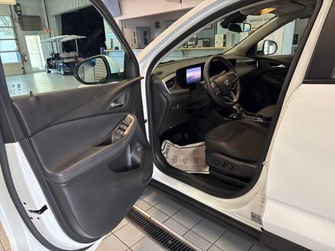 Used 2025 Buick Encore GX Preferred w/ Comfort Package FWD image 13