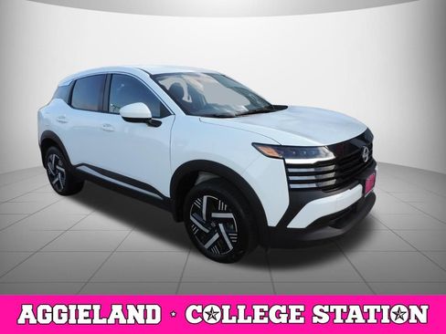 Used 2025 Nissan Kicks SV w/ Charging Package image 3