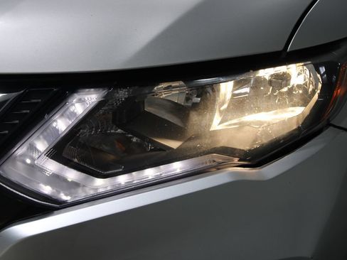 Used 2020 Nissan Rogue SV AWD/4WD image 46