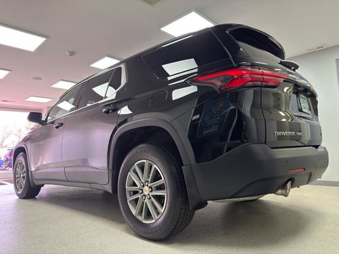 Used 2022 Chevrolet Traverse LT w/ LPO, Floor Liner Package image 5