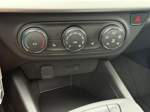 New 2026 Chevrolet Trax RS w/ Sunroof Package FWD image 13
