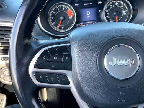 Used 2021 Jeep Cherokee Latitude Lux 80th Anniv w/ Quick Order Package 26U 80TH FWD image 23