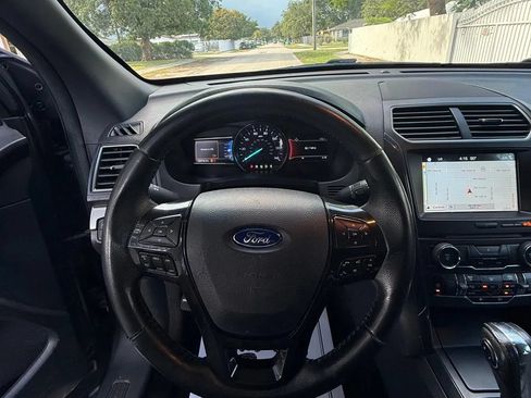 Used 2018 Ford Explorer XLT w/ Equipment Group 201A FWD image 8