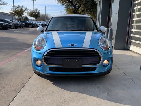 Used 2018 MINI Cooper 2-Door Hardtop image 3