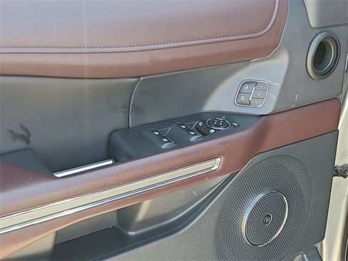 Used 2023 Ford Expedition Limited image 22