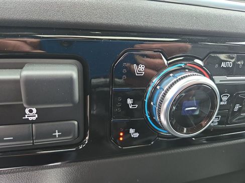 Used 2024 GMC Sierra 1500 SLT w/ SLT Premium Plus Package image 23