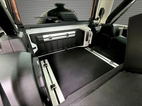 Used 2022 Jeep Wrangler Unlimited Sahara AWD/4WD image 17