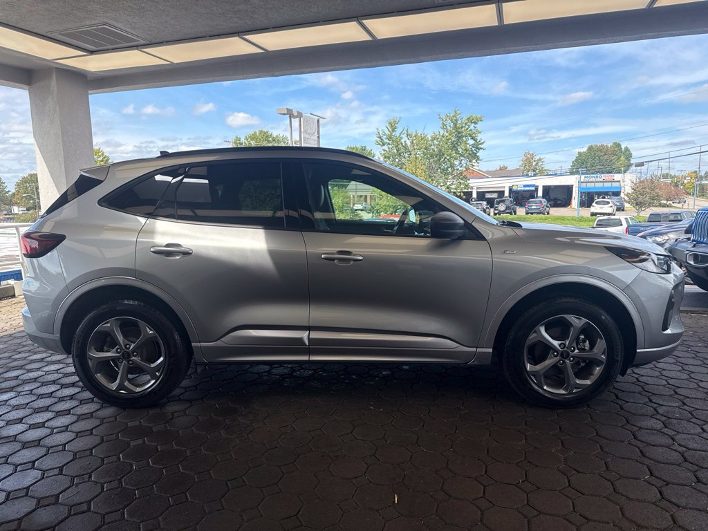 Certified 2024 Ford Escape ST-Line w/ Tech Pack #1 AWD/4WD image 5