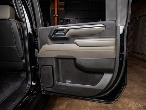 Used 2024 Chevrolet Silverado 2500 ZR2 w/ Technology Package image 39