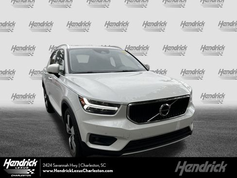 Used 2021 Volvo XC40 T5 Momentum w/ Protection Package Premier AWD/4WD image 1